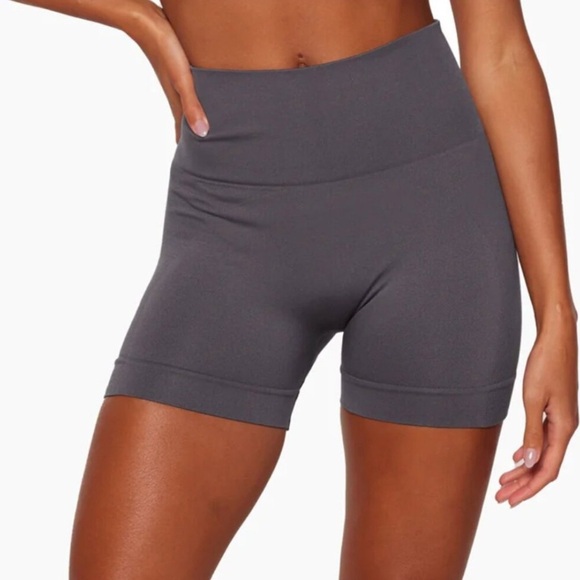 SET ACTIVE Pants - Set Active Sculptflex Bike Shorts in Pebble XS